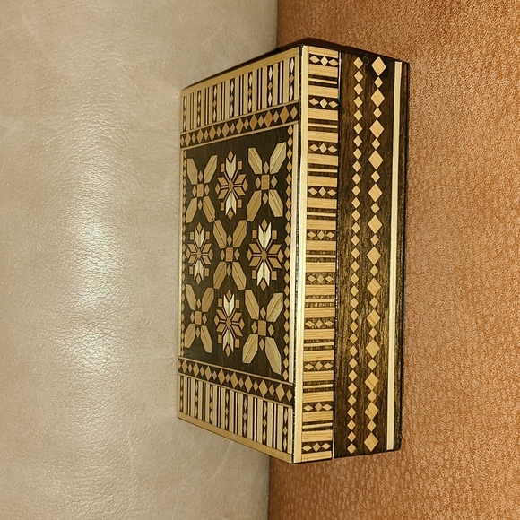 Straw wooden jewelry box - Picture 3 of 10